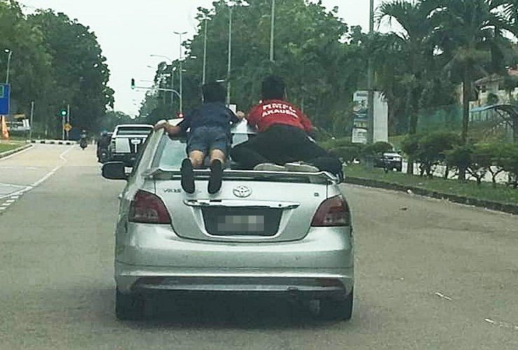 Atas Kereta , budak atas kereta , Taman Scientex , Pasir Gudang , Polis , Polis Johor
